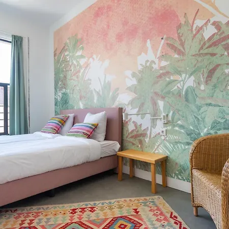 Pink Flamingo Boutique Hostel