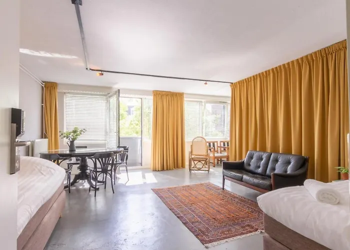 Pink Flamingo Boutique Hostel *