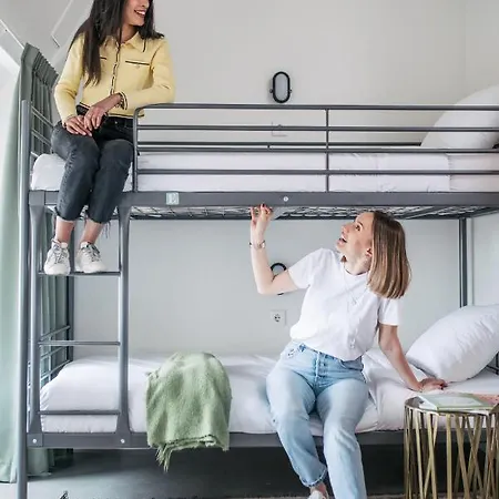 Pink Flamingo Boutique * Haia