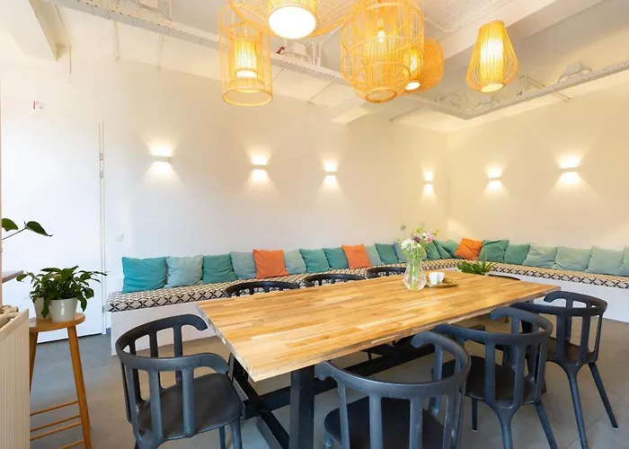 אכסניה Pink Flamingo Boutique האג