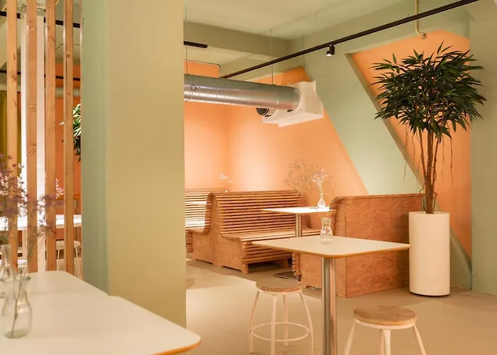 Pink Flamingo Boutique האג