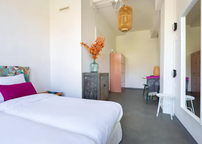 Pink Flamingo Boutique Hostel *