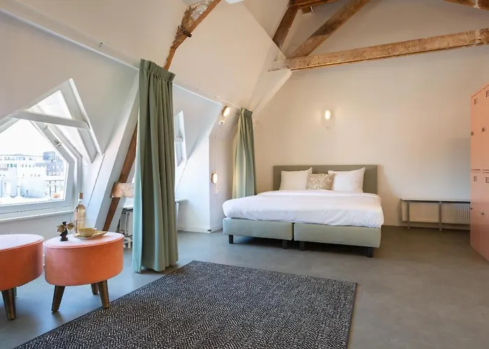 Pink Flamingo Boutique Hostel Den Haag