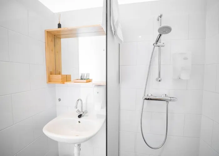 אכסניה Pink Flamingo Boutique