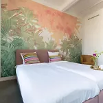 Pink Flamingo Boutique * 헤이그